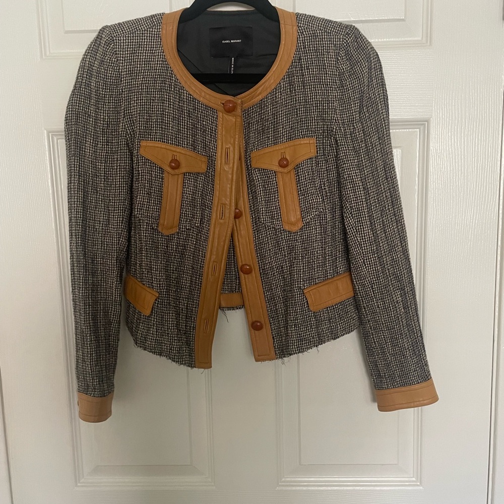 Amazing open him jacket with wood buttons upfront color blocked and leather